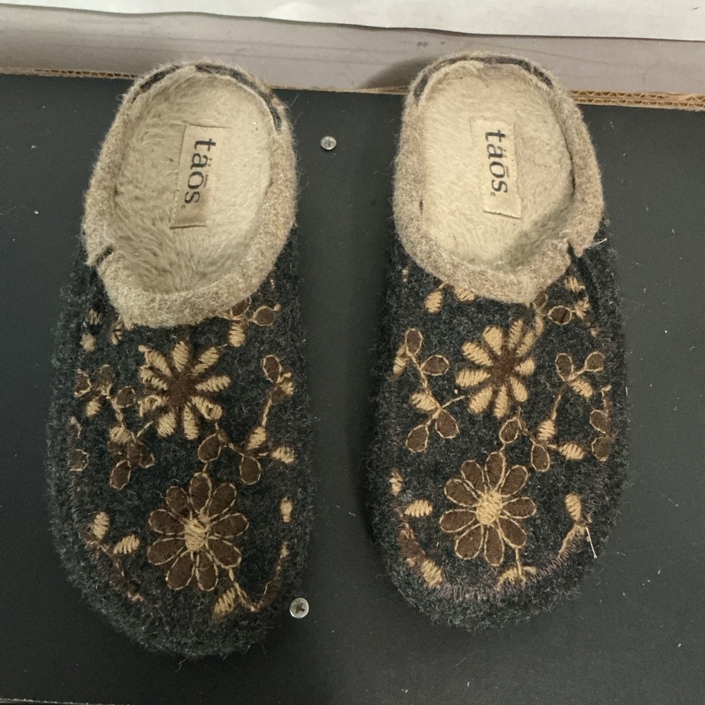 Taos Woolderness 2 Floral Clog Slippers Shoes Womens 6-6.5 Gray Felt Wool Mules - Picture 2 of 8